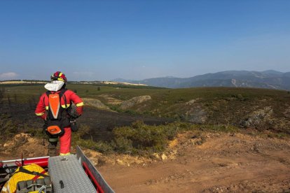 La UME en el incendio de Anllares en León