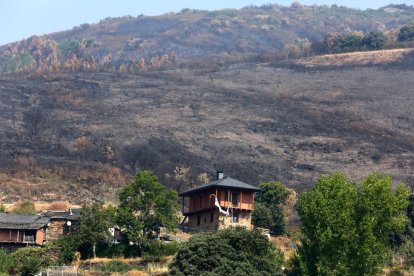 Efectos del incendio iniciado en la localidad de Yeres (León), y que ha afectado al paraje de Las Médulas.