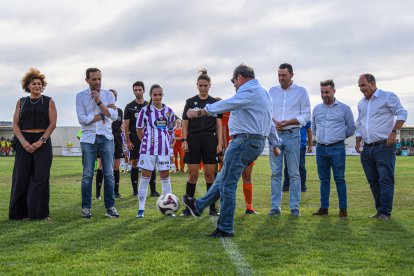 s: Campo Municipal José María Mellado (Saque de honor a cargo de Carlos Gómez Martínez, secretario recién jubilado del Ayuntamiento de Valdestillas,