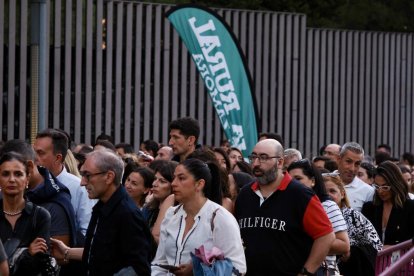 Manuel Carrasco hacía vibrar al público que abarrotaba la explanada del Castillo de La Mota en Medina del Campo.