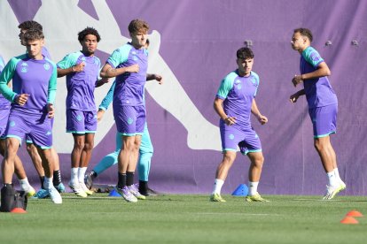 Lachuer, junto a sus compañeros en su primer entrenamiento con el Real Valladolid.