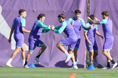 Lachuer, junto a sus compañeros en su primer entrenamiento con el Real Valladolid.