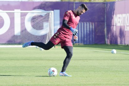 Guilherme, en un entrenamiento con el Real Valladolid.
