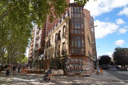 Imagen del histórico edificio de la calle Magallanes y el paseo de Zorrilla, en una imagen de archivo.