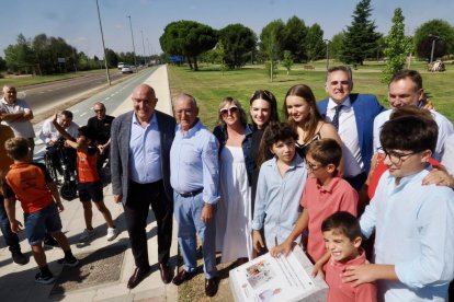 Carril bici Valladolid-Simancas, desde la urbanización Santa Ana, calle París.