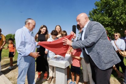 Carril bici Valladolid-Simancas, desde la urbanización Santa Ana, calle París.