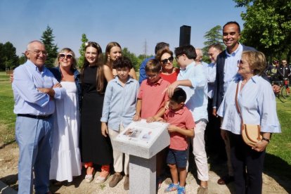 Carril bici Valladolid-Simancas, desde la urbanización Santa Ana, calle París.