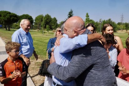 Carril bici Valladolid-Simancas, desde la urbanización Santa Ana, calle París.