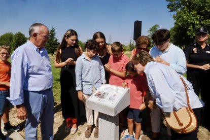 Carril bici Valladolid-Simancas, desde la urbanización Santa Ana, calle París.