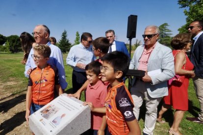 Carril bici Valladolid-Simancas, desde la urbanización Santa Ana, calle París.