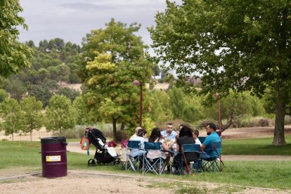 Ambiente en las casetas regionales el día de la inauguración oficial.