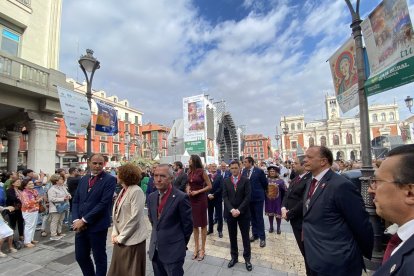 Distintas autoridades en la procesión de la Virgen de San Lorenzo.