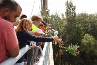 IX desfile de banderas de peñas y ofrenda florala la Virgen de San Lorenzo y a los motoristas fallecidos