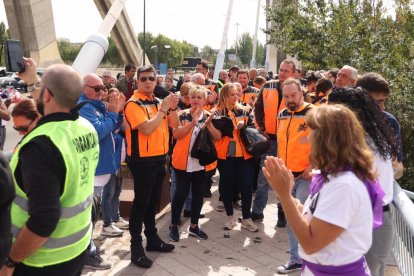 IX desfile de banderas de peñas y ofrenda florala la Virgen de San Lorenzo y a los motoristas fallecidos