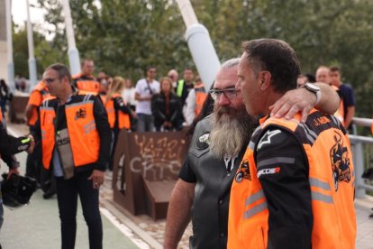 IX desfile de banderas de peñas y ofrenda florala la Virgen de San Lorenzo y a los motoristas fallecidos