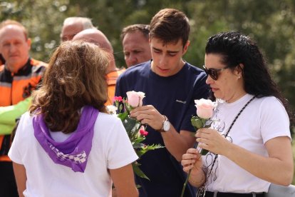 IX desfile de banderas de peñas y ofrenda florala la Virgen de San Lorenzo y a los motoristas fallecidos