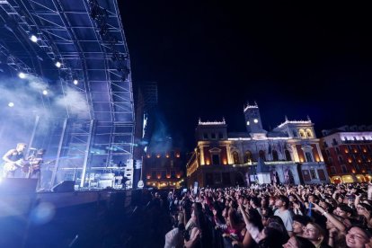 Concierto de Dani Fernández en la plaza Mayor de Valladolid.