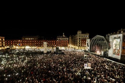 Concierto de Dani Fernández en la plaza Mayor de Valladolid.