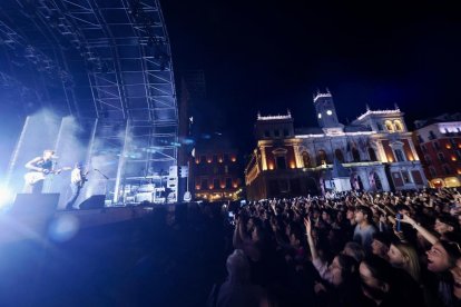 Concierto de Dani Fernández en la plaza Mayor de Valladolid.
