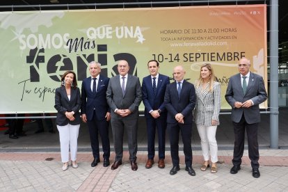 El alcalde de Valladolid, Jesús Julio Carnero; el delegado del Gobierno en Castilla y León, Nicanor Sen; el presidente de la Diputación Provincial, Conrado Íscar; la directora general de Comercio de la Junta, María Pettit, y el presidente del Comité Ejecutivo Feria de Valladolid, Víctor Caramanzana