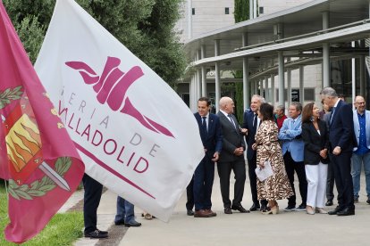 El alcalde de Valladolid, Jesús Julio Carnero; el delegado del Gobierno en Castilla y León, Nicanor Sen; el presidente de la Diputación Provincial, Conrado Íscar; la directora general de Comercio de la Junta, María Pettit, y el presidente del Comité Ejecutivo Feria de Valladolid, Víctor Caramanzana