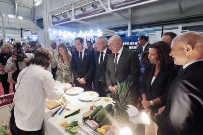 El alcalde de Valladolid, Jesús Julio Carnero; el delegado del Gobierno en Castilla y León, Nicanor Sen; el presidente de la Diputación Provincial, Conrado Íscar; la directora general de Comercio de la Junta, María Pettit, y el presidente del Comité Ejecutivo Feria de Valladolid, Víctor Caramanzana