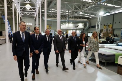 El alcalde de Valladolid, Jesús Julio Carnero; el delegado del Gobierno en Castilla y León, Nicanor Sen; el presidente de la Diputación Provincial, Conrado Íscar; la directora general de Comercio de la Junta, María Pettit, y el presidente del Comité Ejecutivo Feria de Valladolid, Víctor Caramanzana