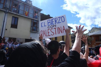Protestas a favor de Palestina en Ponferrada en La Vuelta a España.