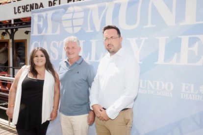 Segundo día de la caseta de El Mundo en el barco 'La Leyenda del Pisuerga'