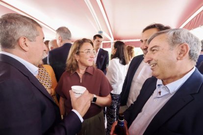 Segundo día de la caseta de El Mundo en el barco 'La Leyenda del Pisuerga'