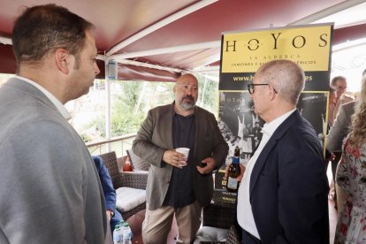 Segundo día de la caseta de El Mundo en el barco 'La Leyenda del Pisuerga'
