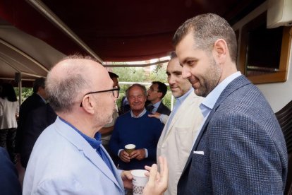 Segundo día de la caseta de El Mundo en el barco 'La Leyenda del Pisuerga'