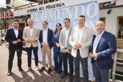 Segundo día de la caseta de El Mundo en el barco 'La Leyenda del Pisuerga'