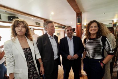 Segundo día de la caseta de El Mundo en el barco 'La Leyenda del Pisuerga'