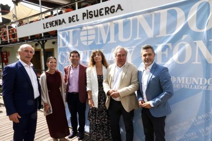 Segundo día de la caseta de El Mundo en el barco 'La Leyenda del Pisuerga'