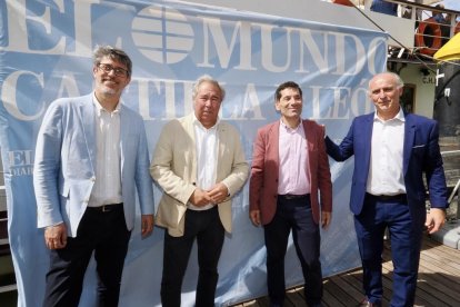 Segundo día de la caseta de El Mundo en el barco 'La Leyenda del Pisuerga'