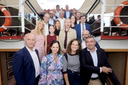 Segundo día de la caseta de El Mundo en el barco 'La Leyenda del Pisuerga'