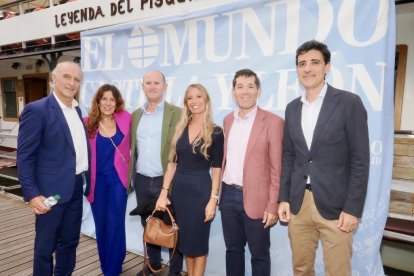 Segundo día de la caseta de El Mundo en el barco 'La Leyenda del Pisuerga'