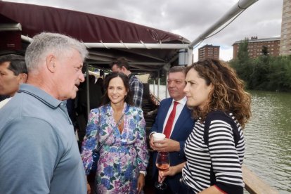 Segundo día de la caseta de El Mundo en el barco 'La Leyenda del Pisuerga'