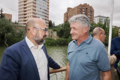 Segundo día de la caseta de El Mundo en el barco 'La Leyenda del Pisuerga'