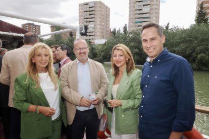 Segundo día de la caseta de El Mundo en el barco 'La Leyenda del Pisuerga'
