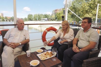 Último día de la caseta de El Mundo en el barco 'La Leyenda del Pisuerga'