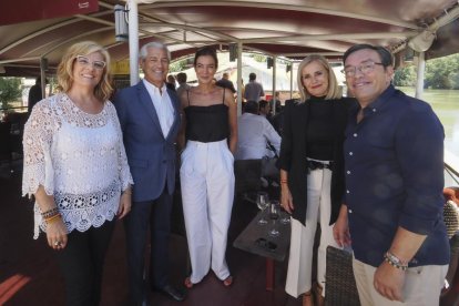 Último día de la caseta de El Mundo en el barco 'La Leyenda del Pisuerga'