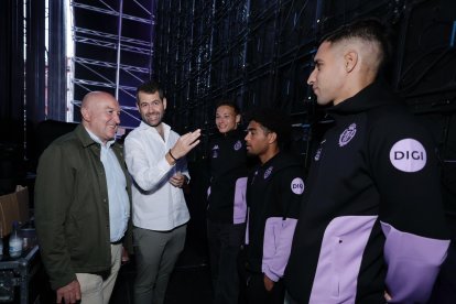 Presentación de los fichajes del Real Valladolid en la Plaza Mayor.