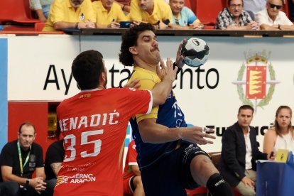 Imágenes del Recoletas Atlético Valladolid-Bada Huesca de la primera jornada de la Liga Asoba.l