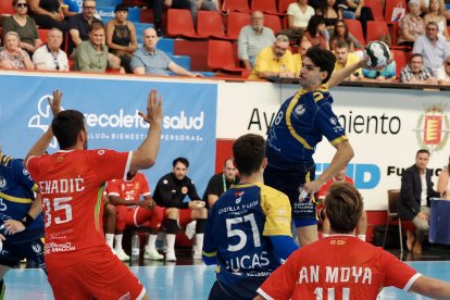 Imágenes del Recoletas Atlético Valladolid-Bada Huesca de la primera jornada de la Liga Asoba.l