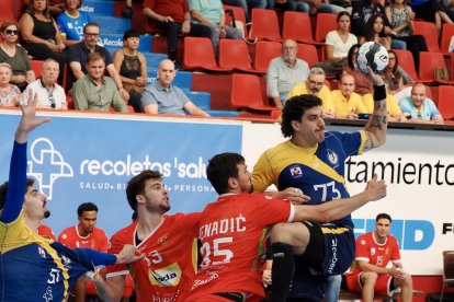 Imágenes del Recoletas Atlético Valladolid-Bada Huesca de la primera jornada de la Liga Asoba.l