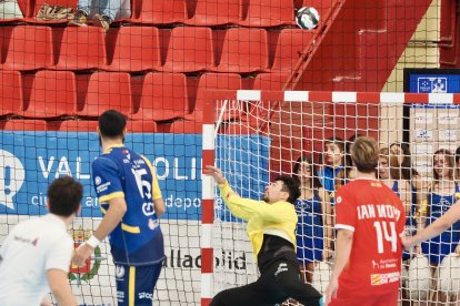 Imágenes del Recoletas Atlético Valladolid-Bada Huesca de la primera jornada de la Liga Asoba.l