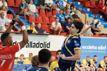 Imágenes del Recoletas Atlético Valladolid-Bada Huesca de la primera jornada de la Liga Asoba.l