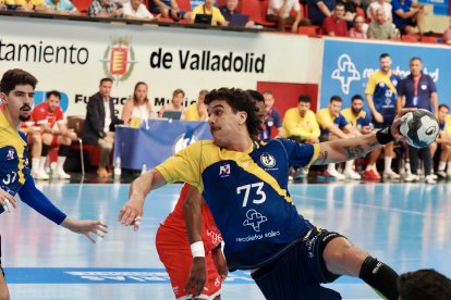 Imágenes del Recoletas Atlético Valladolid-Bada Huesca de la primera jornada de la Liga Asoba.l